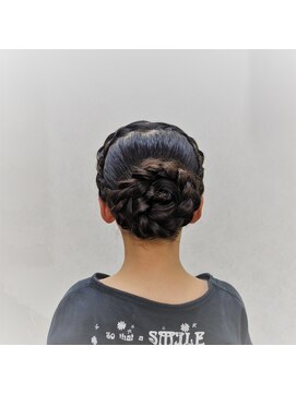 横濱ハイカラ美容院(haikara美容院) お子様ヘアセット 編み込み シニヨン