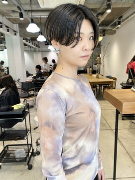 ダンボ(DUMBO) 前下がりショート　ハンサムショート