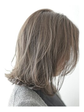 シカタ シーカ 鎌倉(CICATA/ShIKA.) マットグレージュのラフな外ハネ【CICATA鎌倉】