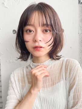 アグノス 青山(Agnos) 艶感くせ毛風カール前髪外ハネボブ暗めアッシュカラーこなれヘア