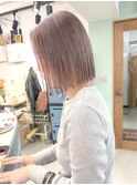 ミルクティーベージュカラー切りっぱなしボブハイトーンカラー