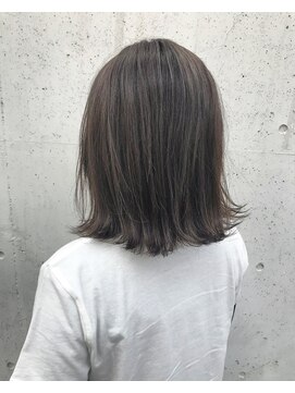 ヘアデザイン ソラ(Sola) 透明感アッシュベージュ ナチュラル外ハネボブミディ
