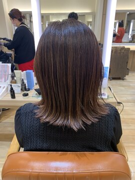 オリーブスバイネオリーブ(Olive's by neolive) 切りっぱなしボブ+白髪ぼかしハイライト