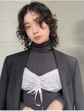 ヘン(hen) 【心斎橋美容室】黒髪ウルフパーマ