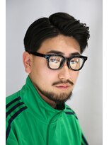 カーウォッシュバーバー(CARWASH BARBER)&nbsp;アップバングサイドパートテーパーフェードバーバースタイル