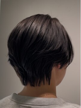 ジャンナ グロー(Janna grow) 前髪長めショート