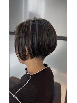 ランルコネ(ran rukone) 白髪ぼかし/刈り上げ女子/ハイライトカラー