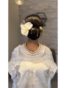 ラ カルモ(LA CALMO) 白無垢と上品なヘアセットで前撮り