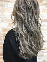 ティンク 横浜(Tink)&nbsp;ハイライト×グラデ×ホワイトグレージュ／Tink横浜 金澤恵輔