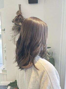 リリヘアー(LiLi.hair) アッシュベージュ