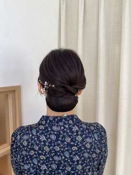 ソノ(sono) アップスタイル 結婚式ヘアセット シニヨン 金箔