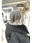 ホワイトグレージュ　ブリーチカラー　シルバーカラー　博多