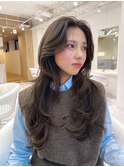 韓国風レイヤーカットダークアッシュフェミニンロンググレージュ