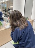 ナチュラルベージュ白髪ぼかしバレイヤージュ大人かわいい
