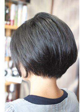 オーバーキャプテンネイキッド(OVER CAPTAIN NAKED) バングレス*エッジ感のある前上がりショートボブ