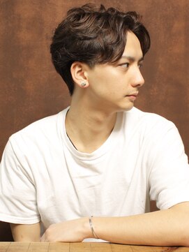 シアンデルカ(CYANDELUCCA) センター分けナチュラルパーマショート