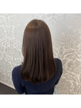 イーチ ディー ヘアーアンドトータルビューティー(each dee hair&total beauty) 【藤本　麻衣】爽やかカーキグレージュ/ゆる巻きロング