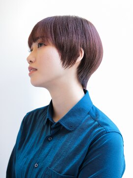 ピークアブー 銀座並木通り(PEEK-A-BOO) 【収まるマッシュショート】ワインレッドカラーと共に