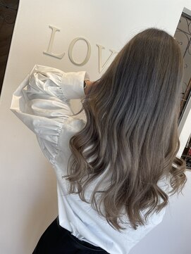 ラビスモア(Lovis moa) 魅力倍増カール/セミディ/シアーカラー/ダークアッシュ/姫カット