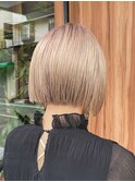 ぱつっとラインが可愛い！ハイトーンミニボブ