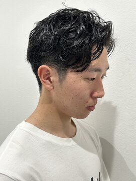 ヒュイル バイ ニアウ(Hwyl by Niau) メンズマッシュセンターパートスパイラルパーマニュアンスパーマ