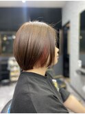 定番ボブにイヤリングカラー