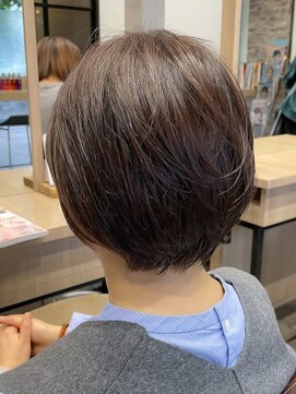 ビースリー ロア 横浜で叶える、大人女性に似合う軽やかショートボブ  2024.10.10