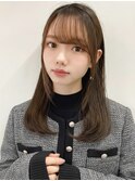 大人可愛い小顔流し前髪顔まわりミディアムワンカールストレート