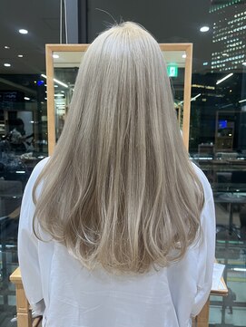 バイオレット 表参道店(Violet) ハイトーンまろやかホワイトベージュ(ブリーチ2~3回必須)