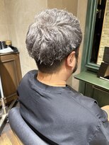 モナン(monan)&nbsp;ツーブロックアップバングショートシルバーグレージュブリーチ