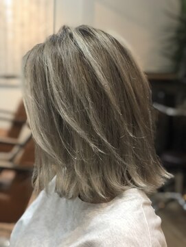 ヘアークリエイトヴァルール(Hair Create Valeur) ホワイティグレー