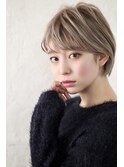 ミルクティーベージュ 耳かけ 丸みショートボブ 20代30代40代