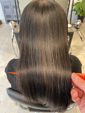 ピボット 北千住(PIVOT) 酸性縮毛矯正、艶ストレート、髪質改善ストレート