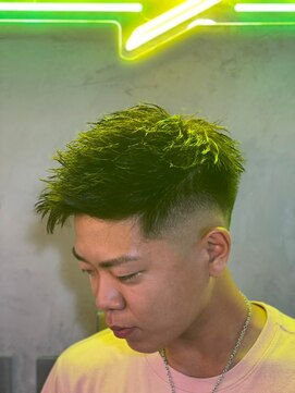 グリーディーフォックス 代々木(Greedy FOX) コンマヘア/センタ-パ-ト/ツイストスパイラル/スキンフェード