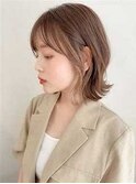 ハニーベージュ大人可愛いくびれ外はねレイヤーボブ