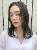 セミウェット仕上げのフェイスレイヤー＆ゆるパーマスタイル