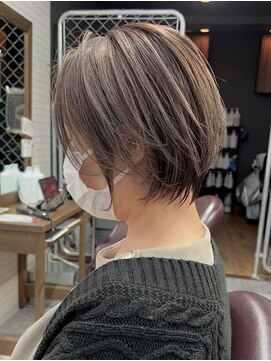 アミーゴ(AMIGO) ショートボブ×ハイライトカラー