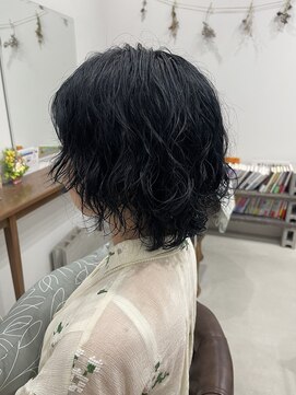 フー バイ セリナ(Fuu.by serina) ウルフパーマ×ネイビー