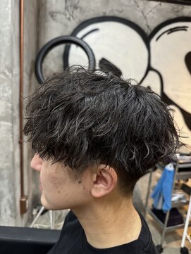 カーニー 上野(kearny) ツイストスパイラルパーマ縦落ちパーマメンズ波巻きパーマ