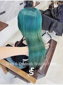 エメラルドグリーン