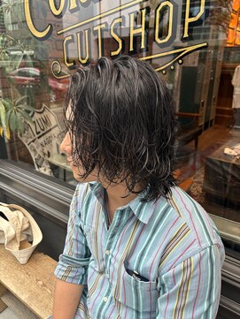 フォーコーナーズ(Four Corners) ロン毛/スパイラルパーマ/サーフカール/