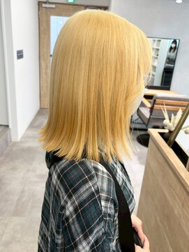 ミュラ(mulah) 抜きっぱなしハイトーンブロンドカラー*外ハネミディアムボブ