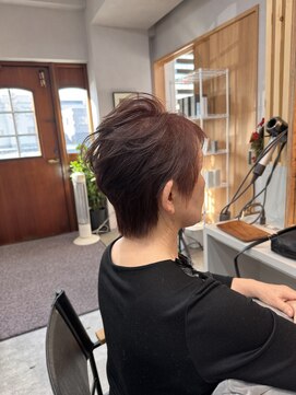 大人ミセスの柔らかピンクベージュショート