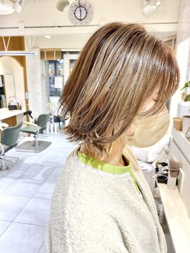 ネオリーブカフ 鶴ヶ峰店(Neolive caff) 韓国風顔周りレイヤー ハイライト 外ハネくびれボブ