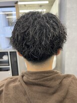 クロムトウキョウ ザ バーバー ネオン 新宿店(CHROM TOKYO the Barber ne/on)&nbsp;ツイストスパイラル×センターパート