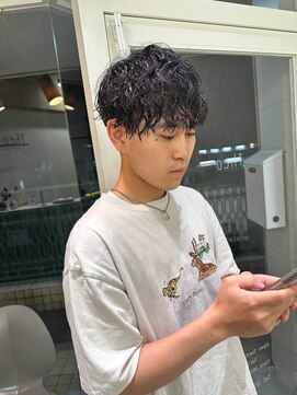 テオ(Theo) 波巻きスパイラルパーママッシュショート無造作パーマ刈り上げ