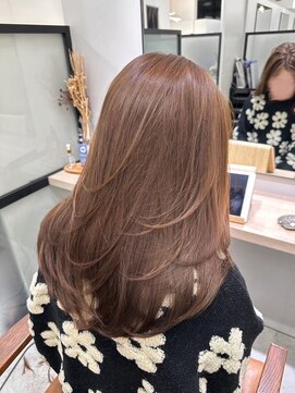 ネモネ バイ ミリー 梅田茶屋町(nemone by milly) ワンカールで変化するレイヤーロングことりベージュ【梅田】