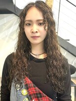 セル(CELL)&nbsp;ロングウェーブ ハードパーマ　前髪パーマ　センターパート