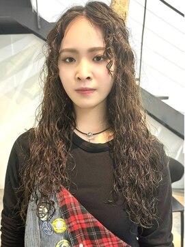 セル(CELL) ロングウェーブ ハードパーマ　前髪パーマ　センターパート