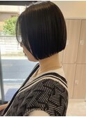 ミニボブ　黒髪ボブ　前髪なし　ぱつっとボブ　草加